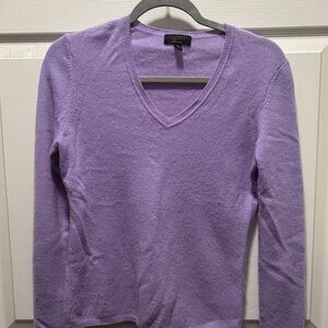 Women’s lavender cashmere sweater